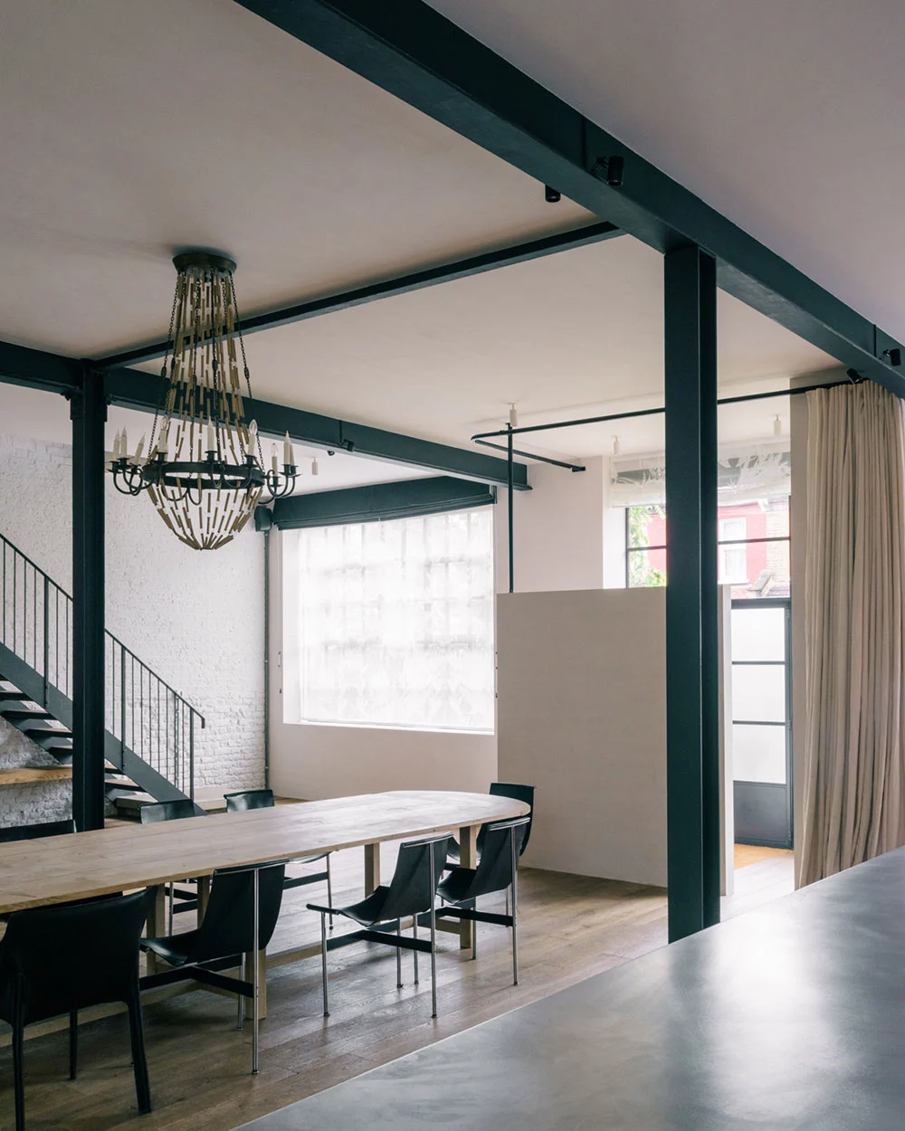 Contemporary urban housing in the LZ project by Powell Tuck Associates