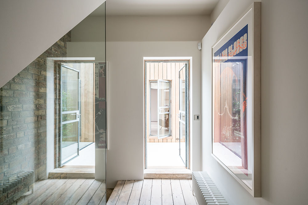 PT Bute architectural project featuring minimalist design and expansive glazing